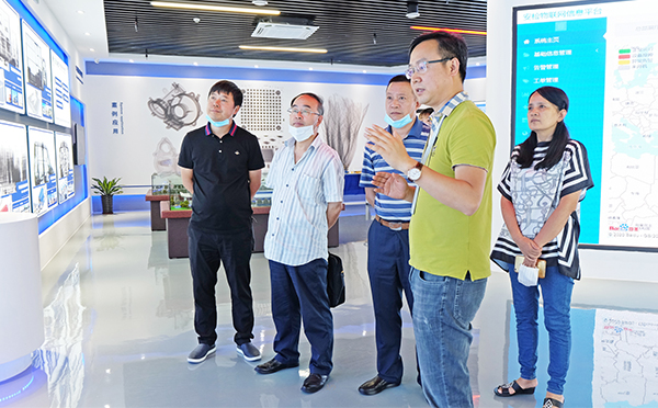 重庆市北碚区一行领导对金年会科技总部进行参观调研