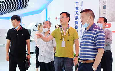 重庆市北碚区一行领导对金年会科技总部进行参观调研